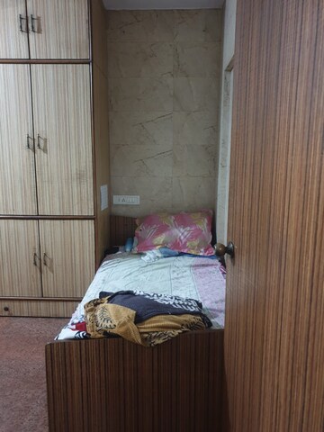 Bedroom in 2 BHK Apartment at Malad Apartment, Malad West – for Rent