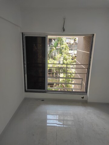 Room in 2 BHK Apartment at Goregaon West View CHS, Goregaon West – for Rent