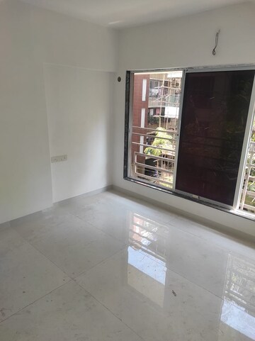 Room in 2 BHK Apartment at Goregaon West View CHS, Goregaon West – for Rent