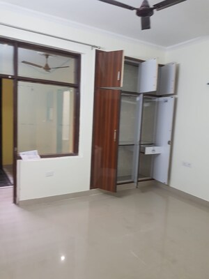 Room in 4 BHK Apartment at Godrej Woods, Sector 43 – for Sale