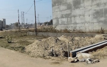 Plot For Sale in Lal Kuan