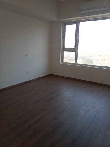 Room in 3 BHK Apartment at Shapoorji Pallonji Joyville Gurgaon, Sector 102 – for Rent