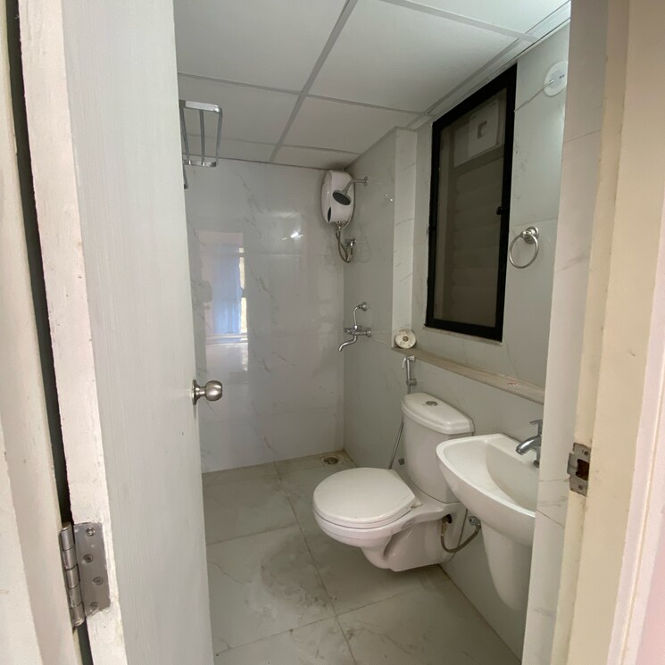 Bathroom, runwal-gardens-phase-2 2 Bedroom 674 Sq.Ft. Apartment In Kalyan Shilphata Road Thane 8800293
