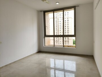 Room in 2 BHK Apartment at Hiranandani Delanna, Ghodbunder Road – for Rent