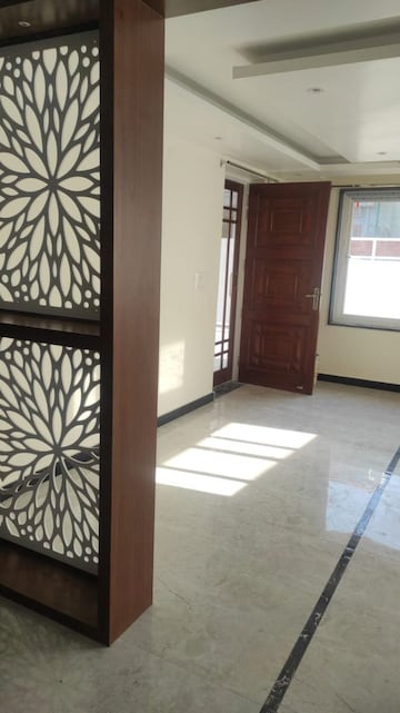 Room in 4 BHK Villa at Jakhan – for Sale