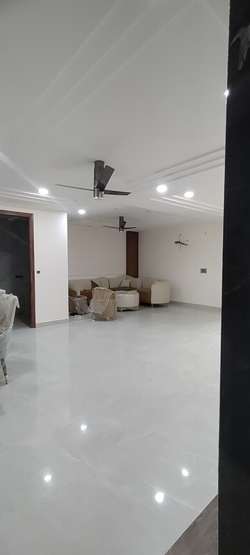Living Room in 4 BHK Builder Floor at Sector 85 – for Sale
