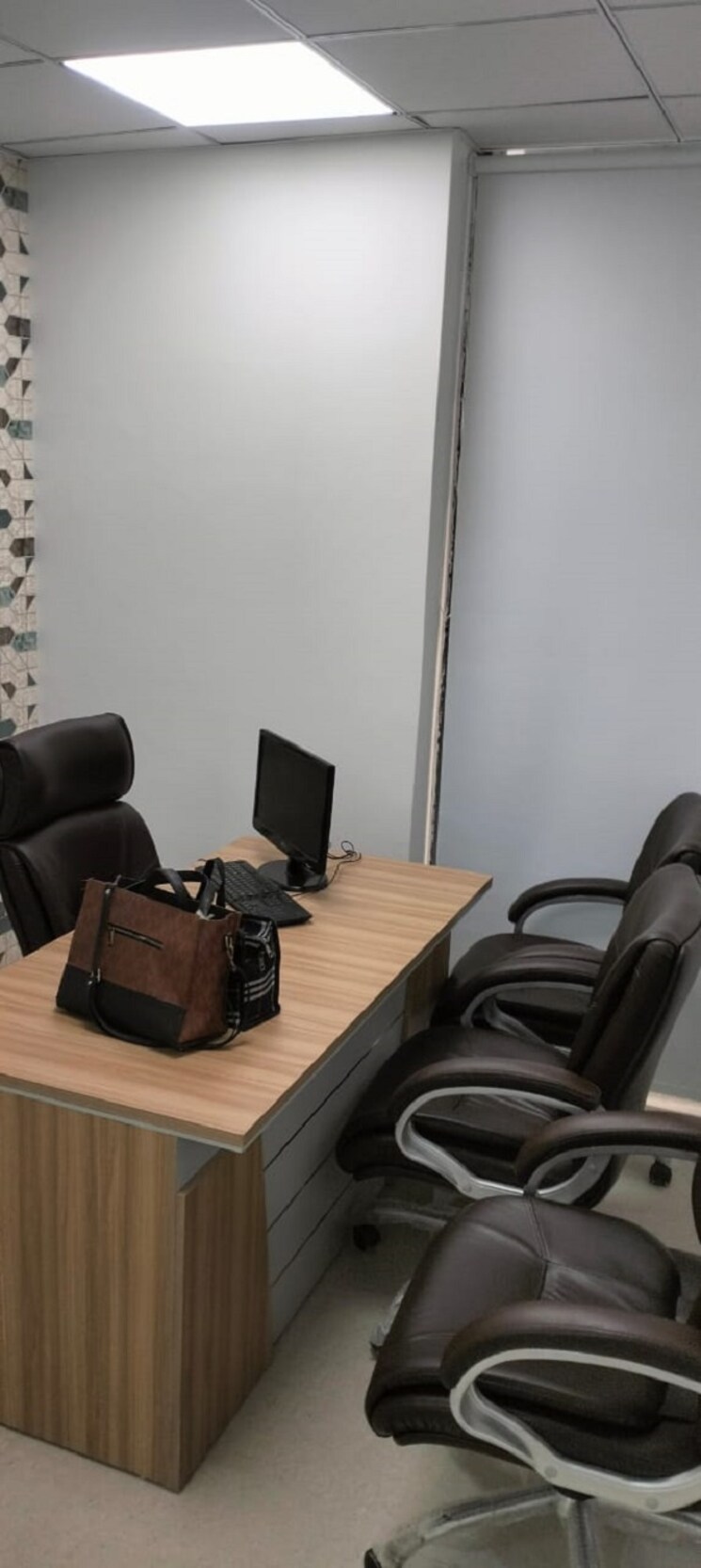 Living Room, sector 63 Commercial Office Space 2200 Sq.Ft. In Sector 63 Noida 8800331