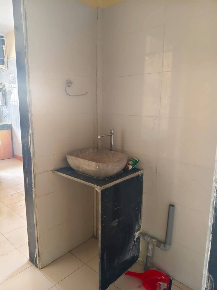 Bathroom, lalwani-residency 2 Bedroom 800 Sq.Ft. Apartment In Viman Nagar Pune 8800345