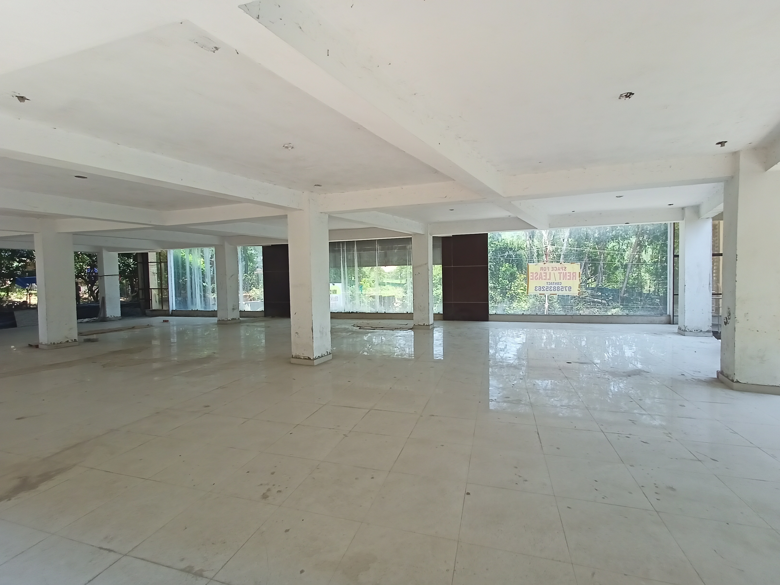 Showroom For Rent in Malsi