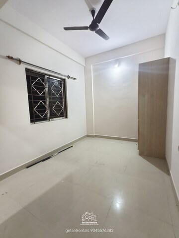 Room in 2 BHK Builder Floor at Hsr Layout – for Rent