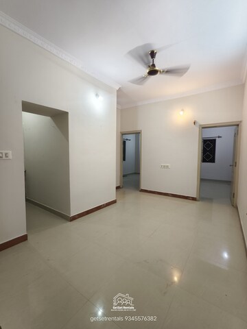 Room in 2 BHK Builder Floor at Hsr Layout – for Rent