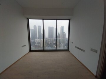 Room in 4 BHK Apartment at Rustomjee Crown, Prabhadevi – for Rent