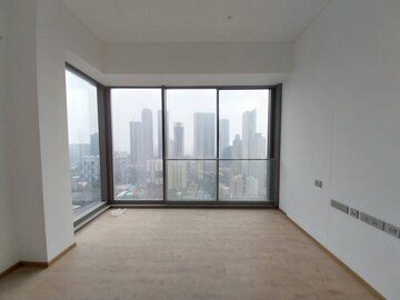 Room in 4 BHK Apartment at Rustomjee Crown, Prabhadevi – for Rent