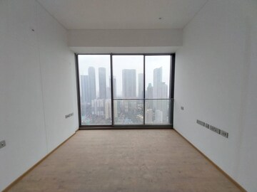 Room in 4 BHK Apartment at Rustomjee Crown, Prabhadevi – for Rent