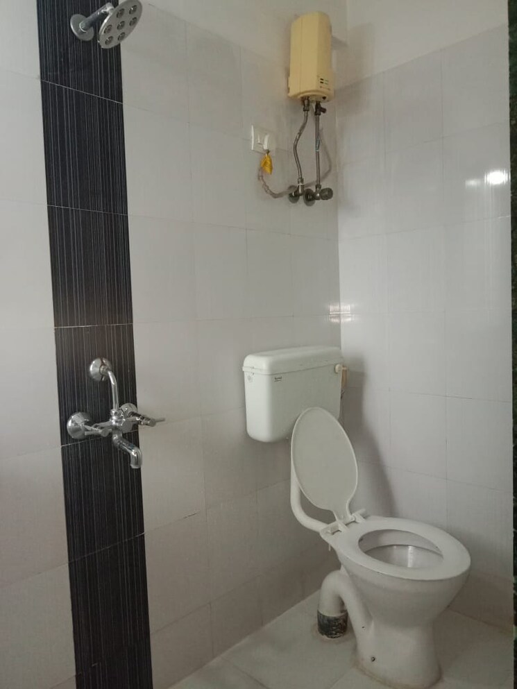 Bathroom, airoli sector 20 Pg For Boys In Airoli Sector 20 8800434