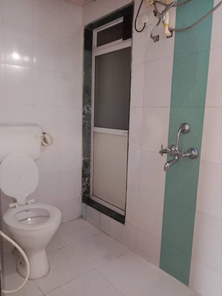 Bathroom, airoli sector 20 Pg For Boys In Airoli Sector 20 8800434