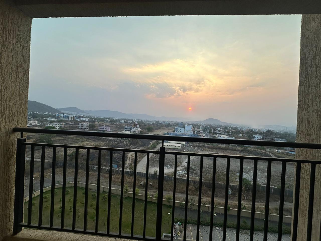 1 BHK + Extra Room Apartment For Rent in Kolte Patil Life Republic