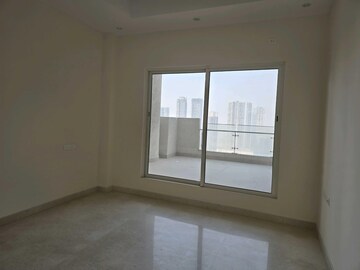 Room in 3 BHK Apartment at Indiabulls Sky Forest, Lower Parel – for Rent