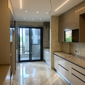 Building Lobby in 4 BHK Builder Floor at Ansal API Esencia, Sector 67 – for Sale
