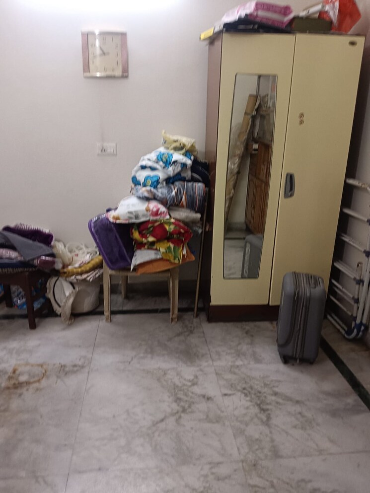  Parking, vikas puri 3 Bedroom 1150 Sq.Ft. Builder Floor In Vikas Puri Delhi 8572007