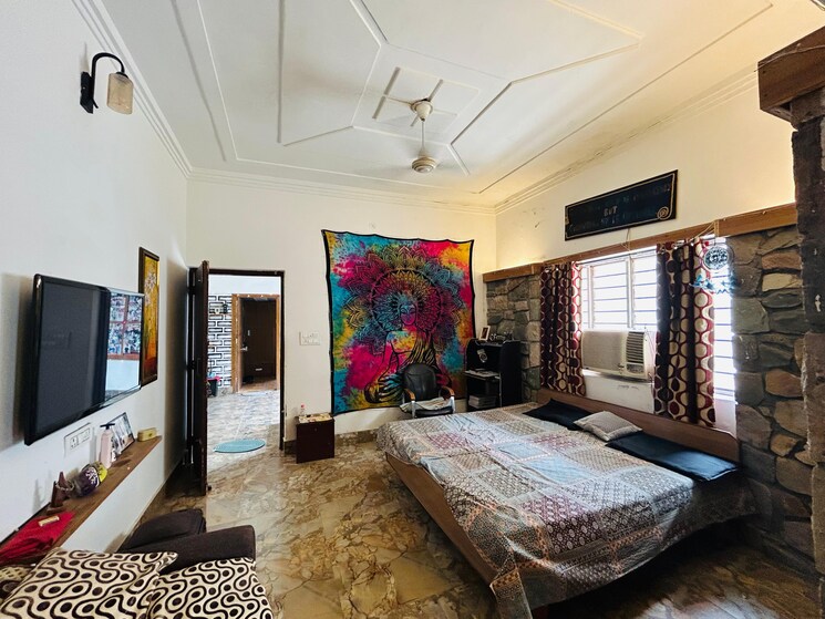 Bedroom, sahastradhara road 4 Bedroom 300 Sq.Yd. Villa In Sahastradhara Road Dehradun 8800508