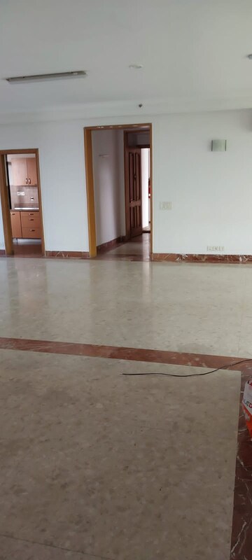 Room in 2 BHK Apartment at Jaypee Green Crescent Court, Jaypee Greens – for Rent