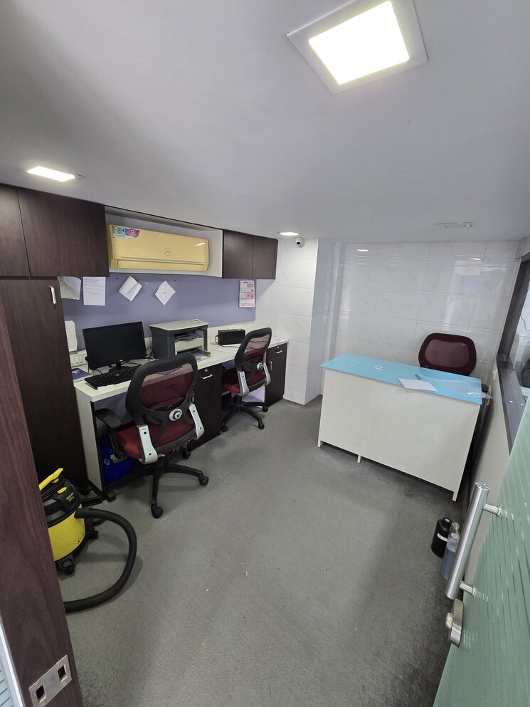 Team Area, united-infotech-park Commercial Office Space 2000 Sq.Ft. In T.T.C. Industrial Area Navi Mumbai 8800535