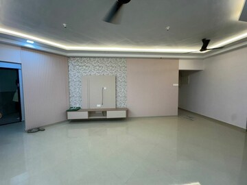 Room in 3 BHK Apartment at Nirmal Zircon, Mulund West – for Rent