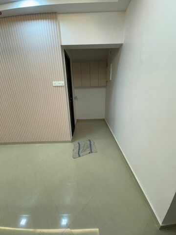 Room in 3 BHK Apartment at Nirmal Zircon, Mulund West – for Rent