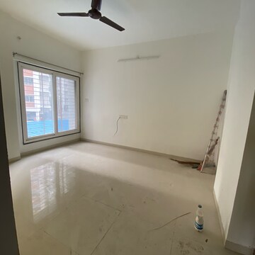 Room in 3 BHK Apartment at Mihan – for Rent