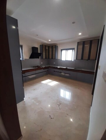 Room in 4 BHK Apartment at Harsha Sky High, Shaikpet – for Rent