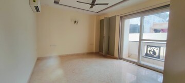 Room in 4 BHK Builder Floor at Hauz Khas – for Rent