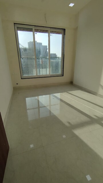 2 BHK Apartment For Rent in Triumph Tower, Malad West