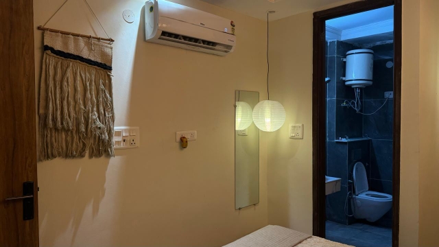 1 BHK Builder Floor For Rent in Saket