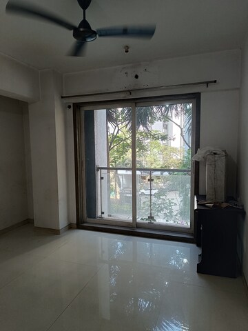 Room in 3 BHK Apartment at Nexus Hyde Park Residency, Manpada – for Rent