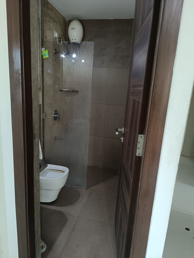 Bathroom, nexus-hyde-park-residency 3 Bedroom 950 Sq.Ft. Apartment In Manpada Thane 8800649