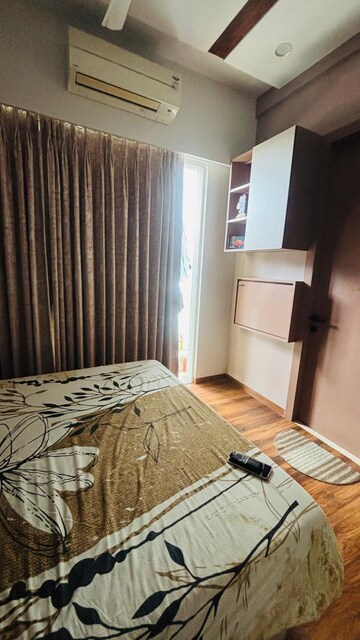 Bedroom in 2 BHK Apartment at Omkar Alta Monte, Malad East – for Rent