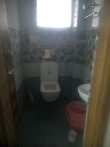 Bathroom in 3 BHK Apartment at Fraser Road Area – for Rent