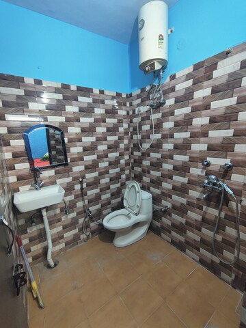 Bathroom in 1.5 BHK Builder Floor at Vaishali Media Apartment, Vaishali Sector 5 – for Rent