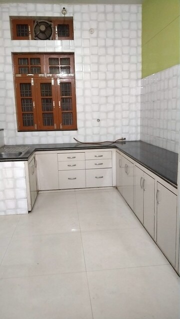 Kitchen in 1.5 BHK Independent House at Gomti Nagar – for Rent