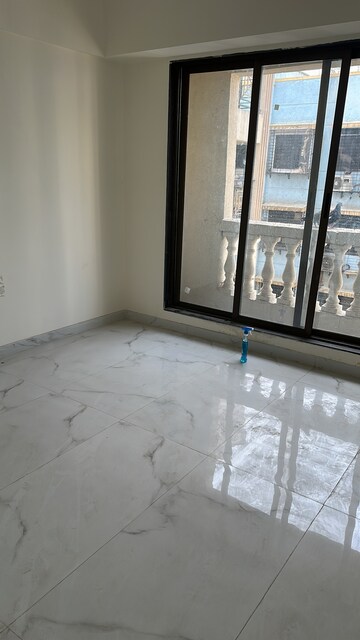 Room in 3 BHK Apartment at Kshitija Shree Laxmi Residency, Byculla West – for Rent