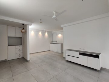 Room in 2.5 BHK Apartment at Mantri Lithos, Thanisandra – for Rent