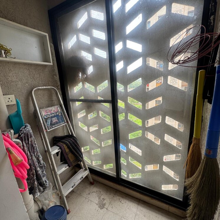  Parking, lodha-downtown 2.5 Bedroom 710 Sq.Ft. Apartment In Taloja Bypass Road Thane 8800771