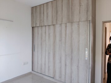 Room in 3 BHK Builder Floor at Emaar MGF Emerald Hills, Sector 65 – for Rent