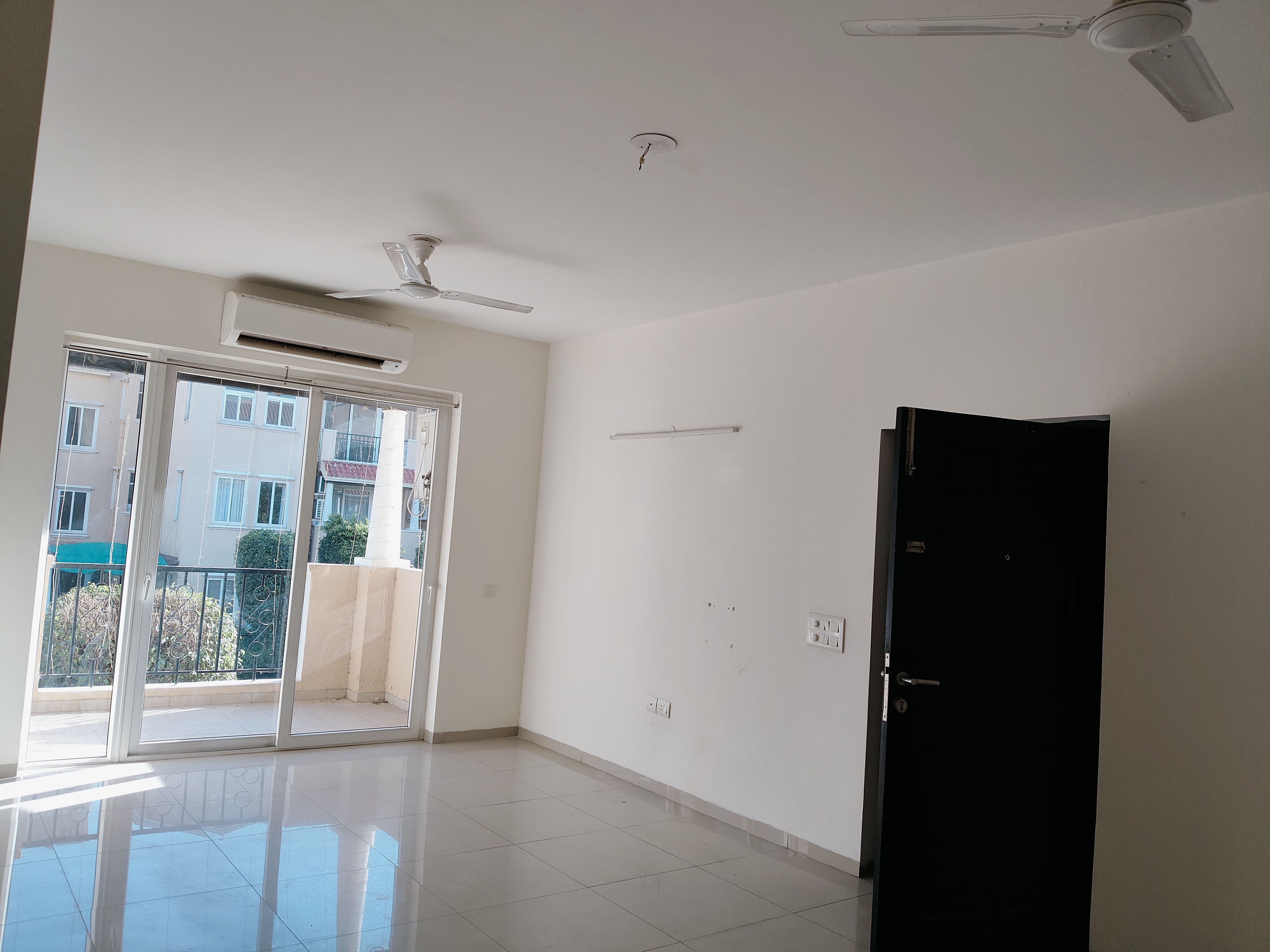 3 BHK + Extra Room Builder Floor For Rent in Emaar MGF Emerald Hills