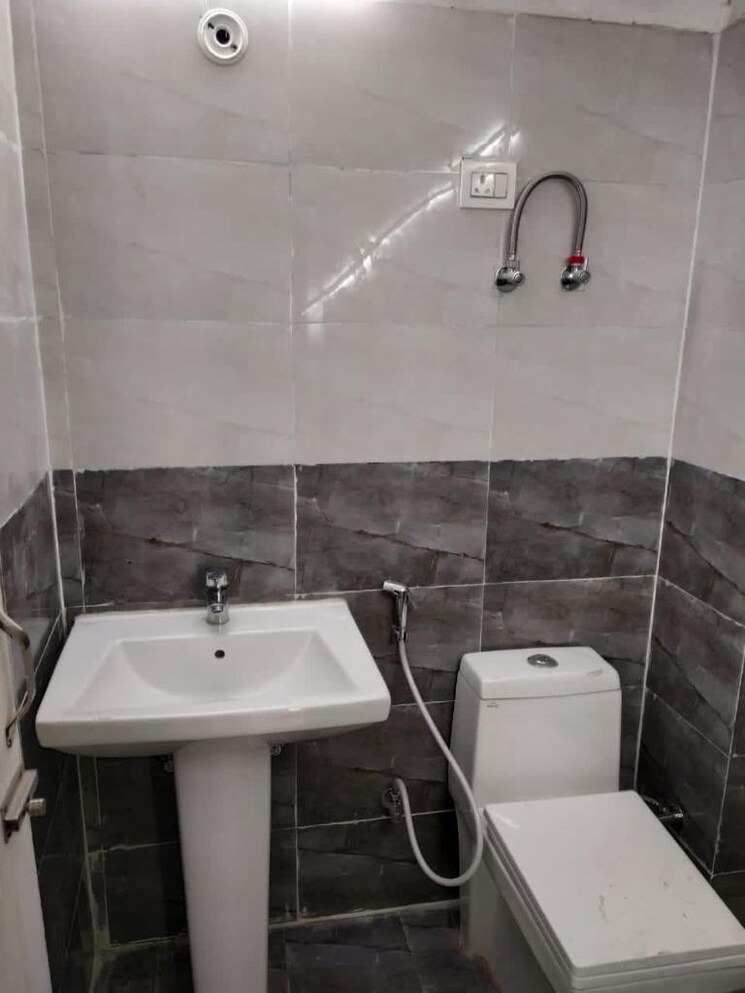 Bathroom, migsun-ultimo 2 Bedroom 1005 Sq.Ft. Apartment In Omicron Iii Greater Noida Greater Noida 8805171