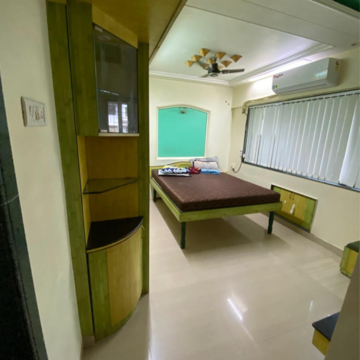 Team Area in 1 BHK Apartment at Kandivali East – for Rent