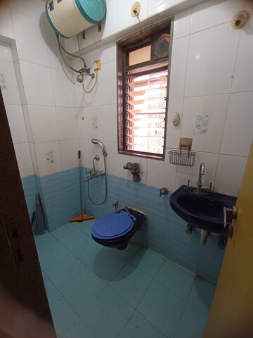 Master Bedroom in 2 BHK Apartment at Hilla Orlem, Malad West – for Rent