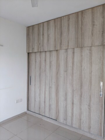 Room in 3 BHK Builder Floor at Emaar MGF Emerald Hills, Sector 65 – for Rent