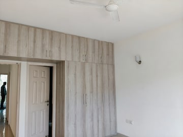 Room in 3 BHK Builder Floor at Emaar MGF Emerald Hills, Sector 65 – for Rent